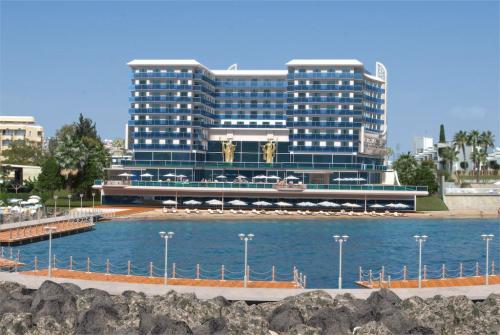 8 фото отеля Azura Deluxe Resort & Spa 5* 