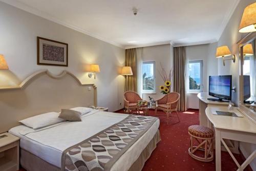 24 фото отеля Belconti Resort Hotel 5* 