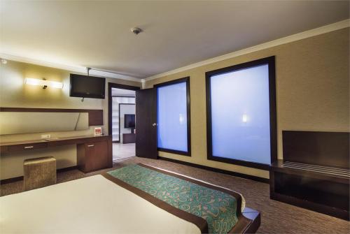 10 фото отеля Catamaran Resort Hotel 5* 