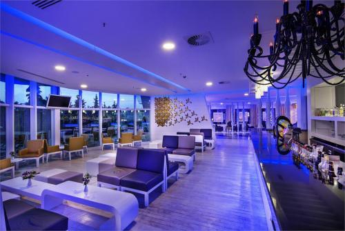33 фото отеля Catamaran Resort Hotel 5* 