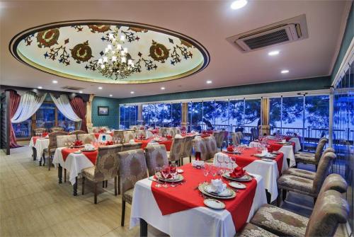 35 фото отеля Catamaran Resort Hotel 5* 