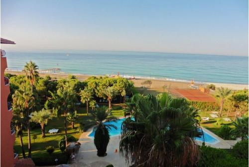 31 фото отеля Club Turtas Beach Hotel 4* 