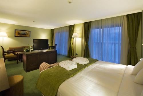 14 фото отеля Crowne Plaza Antalya 5* 