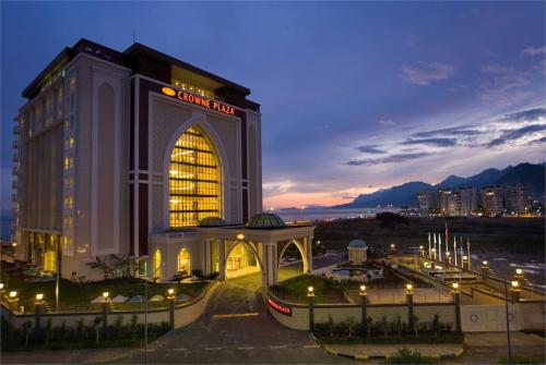 2 фото отеля Crowne Plaza Antalya 5* 