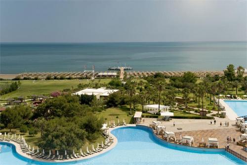 2 фото отеля Delphin Botanik Exclusive Resort Lara 5* 