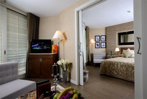 46 фото отеля Elegance Hotel 5* 