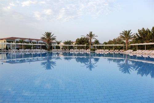 10 фото отеля Euphoria Palm Beach Resort 5* 