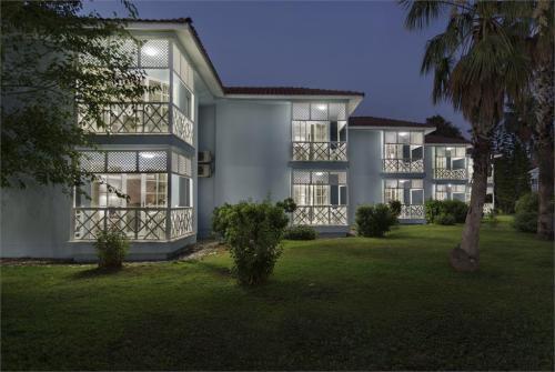 8 фото отеля Euphoria Palm Beach Resort 5* 