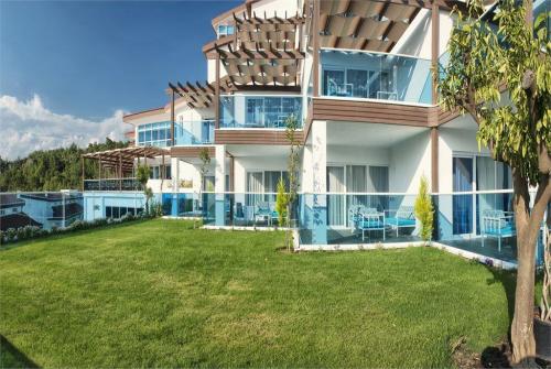 2 фото отеля Garcia Resort & Spa 5* 