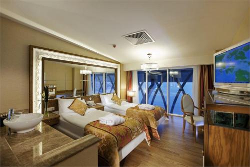 22 фото отеля Granada Luxury Resort Spa 5* 