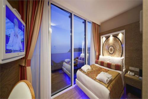 52 фото отеля Granada Luxury Resort Spa 5* 