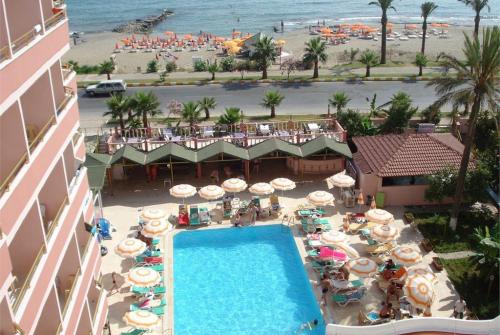 2 фото отеля Grand Bayar Beach Hotel 3* 