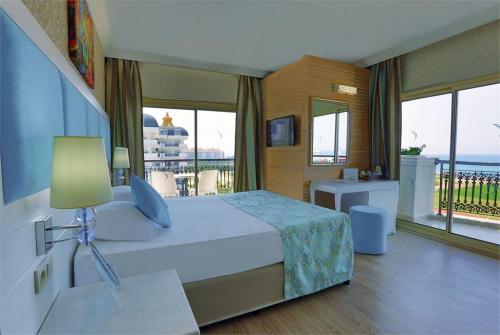 32 фото отеля Heaven Beach Hotel 5* 