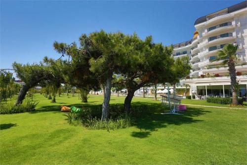 4 фото отеля Heaven Beach Hotel 5* 