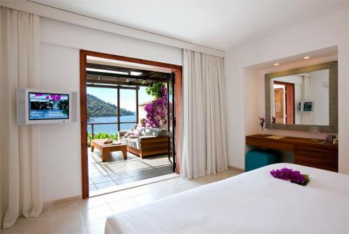 19 фото отеля Hillside Beach Club 4* 