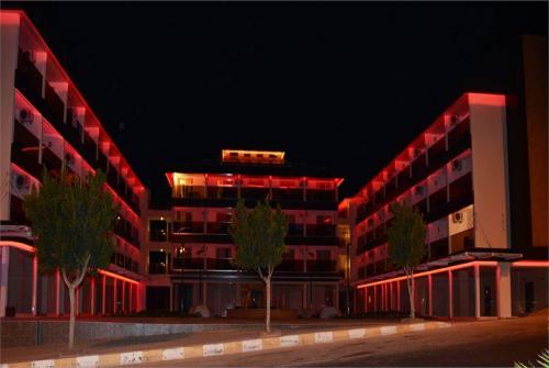 2 фото отеля Holiday City Hotel 4* 