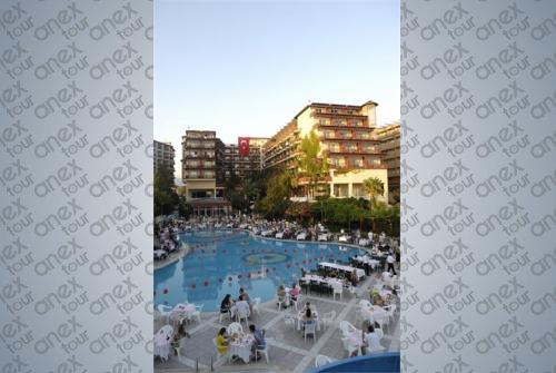 6 фото отеля Holiday Park Resort Hotel 5* 