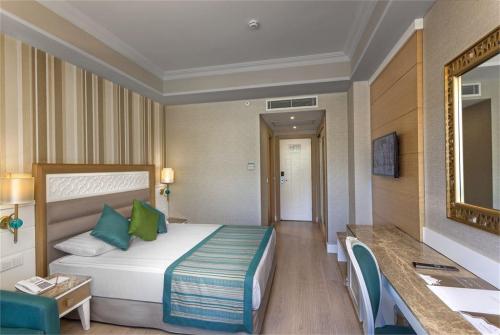 16 фото отеля Karmir Resort & Spa 5* 