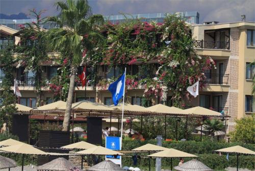 11 фото отеля Labada Beach Hotel 5* 