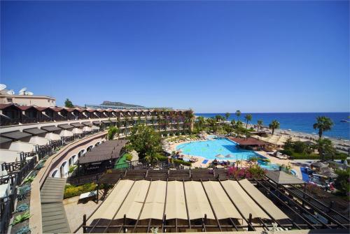 12 фото отеля Labada Beach Hotel 5* 