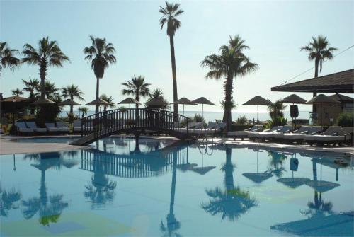 19 фото отеля Labada Beach Hotel 5* 