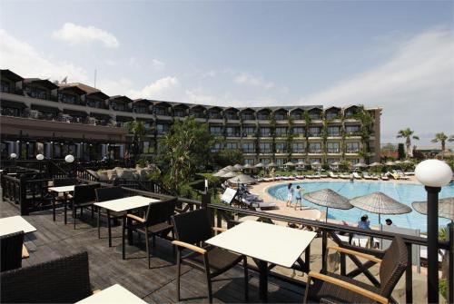 3 фото отеля Labada Beach Hotel 5* 