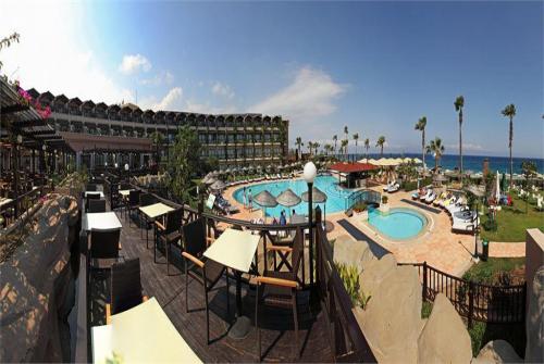 5 фото отеля Labada Beach Hotel 5* 