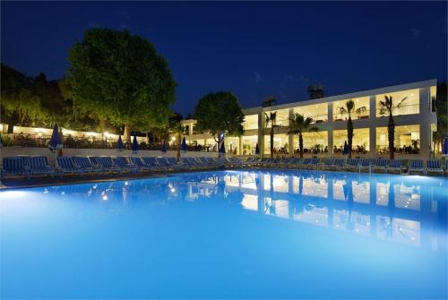 3 фото отеля Larissa Beach Club Side 4* 