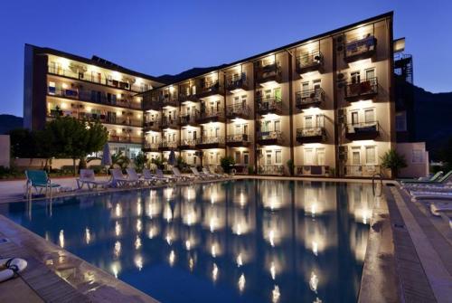 3 фото отеля Larissa Garden Hotel 4* 