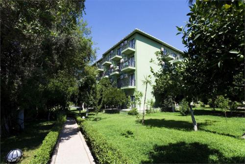 3 фото отеля Larissa Hotel Beldibi 4* 