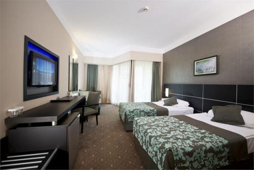 48 фото отеля Limak Atlantis De Luxe Hotel & Resort 5* 