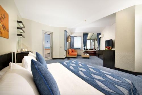 41 фото отеля Limak Lara De Luxe Hotel & Resort 5* 