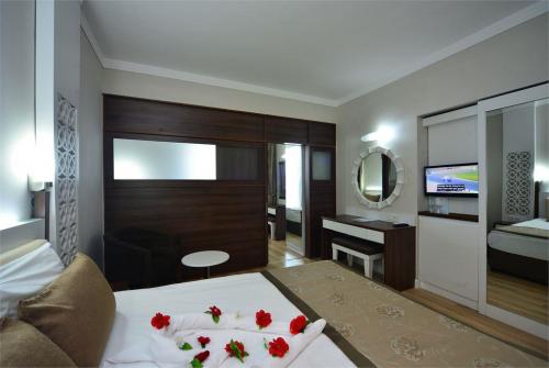 29 фото отеля Linda Resort Hotel 5* 