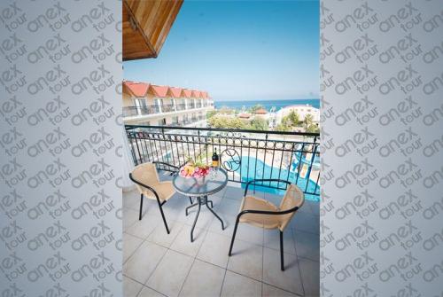 25 фото отеля L'oceanica Beach Resort Hotel 5* 