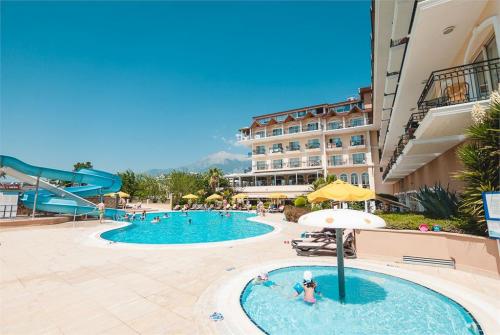 4 фото отеля L'oceanica Beach Resort Hotel 5* 