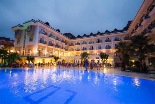 8 фото отеля L'oceanica Beach Resort Hotel 5* 