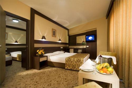 20 фото отеля Lonicera World Hotel 4* 