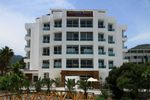 2 фото отеля Munamar Beach Residence 5* 