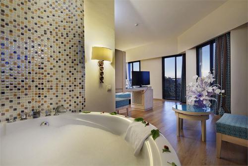 47 фото отеля Nashira Resort Hotel & Spa 5* 