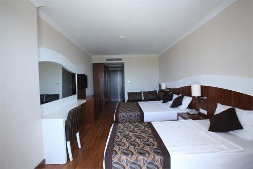 11 фото отеля Nilbahir Resort Hotel & Spa 5* 
