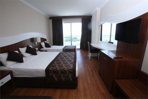12 фото отеля Nilbahir Resort Hotel & Spa 5* 