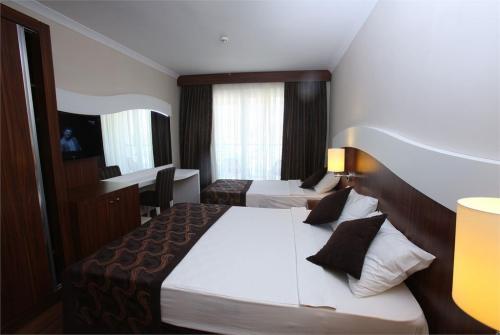 14 фото отеля Nilbahir Resort Hotel & Spa 5* 