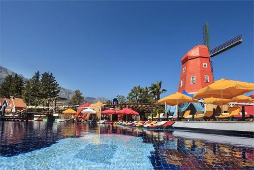 32 фото отеля Orange County Resort Hotel 5* 