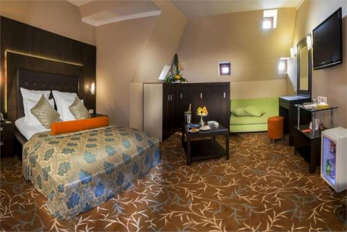 36 фото отеля Orange County Resort Hotel 5* 