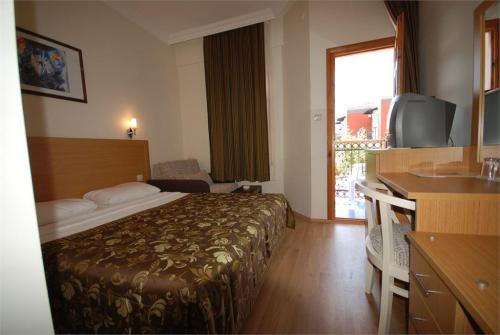 20 фото отеля Perdikia Beach Hotel 3* 