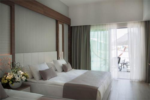 8 фото отеля Port Nature Luxury Resort Hotel Spa 5* 