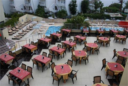 13 фото отеля Raina Beach Hotel 4* 