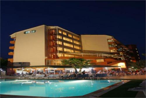 2 фото отеля Raina Beach Hotel 4* 