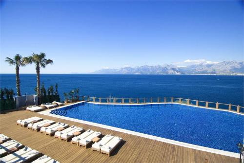 2 фото отеля Ramada Plaza Antalya 5* 