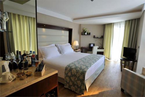 7 фото отеля Ramada Plaza Antalya 5* 